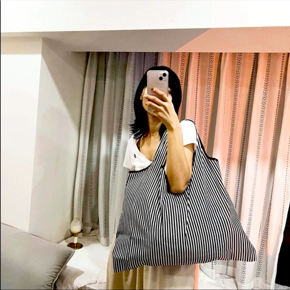 Private Label Handbags - NWT STRIPED OVERSIZED TOTE/TRAVEL BAG👜